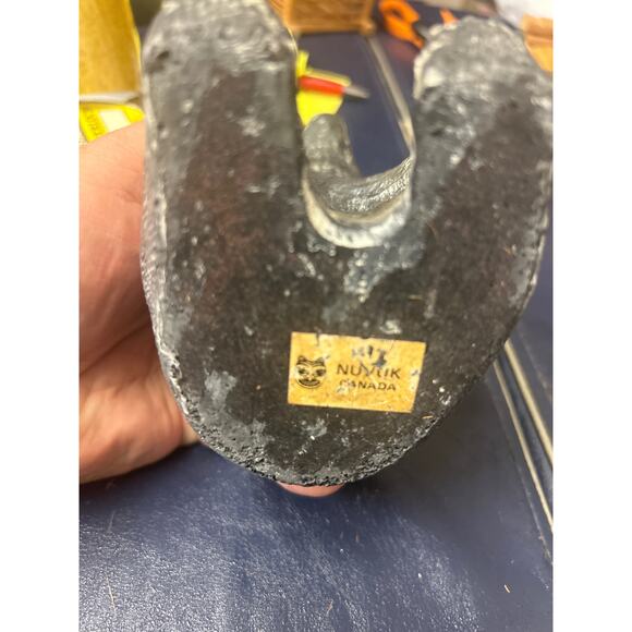 Vintage Inuit Carved Soapstone Bear Sculpture Ornament Figurine NUVUK CANADA - Picture 4 of 4